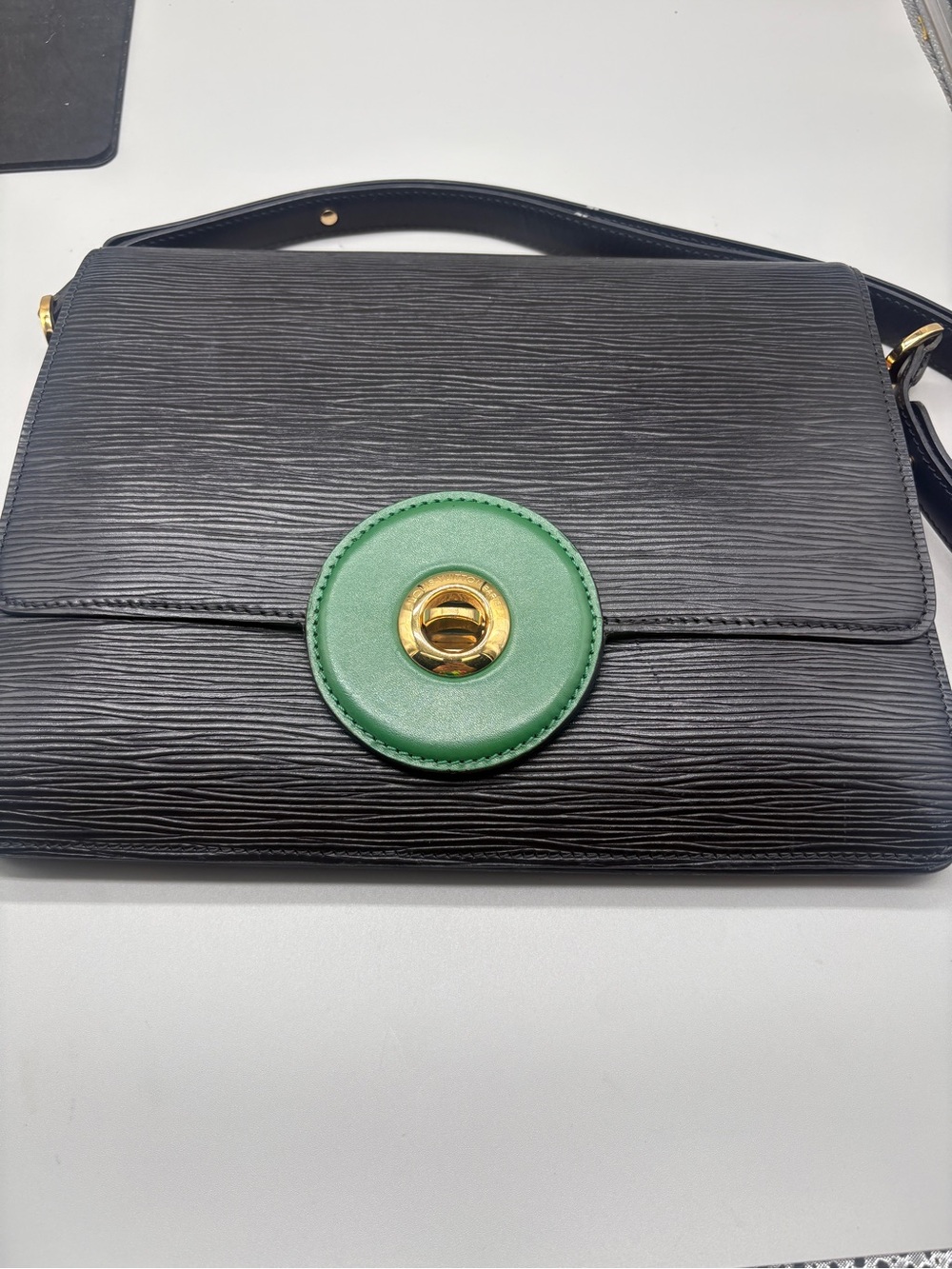Louis Vuitton Free Run M52414 Black Green Epi Vintage Shoulder Bag COA